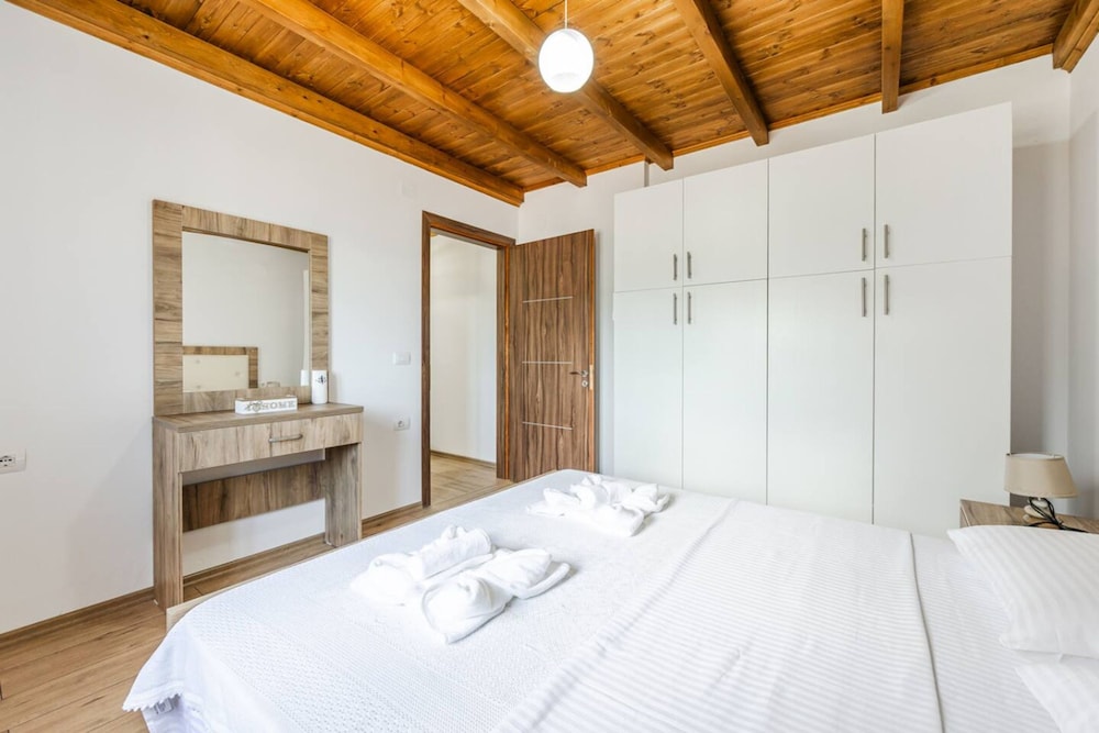 Hillside Apartment Gjirokast r