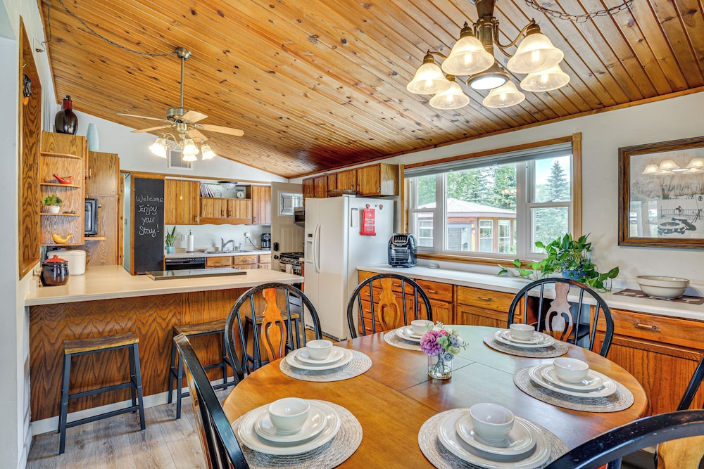 7 Mi to Eldorado Marsh: Family Home w/ Pool