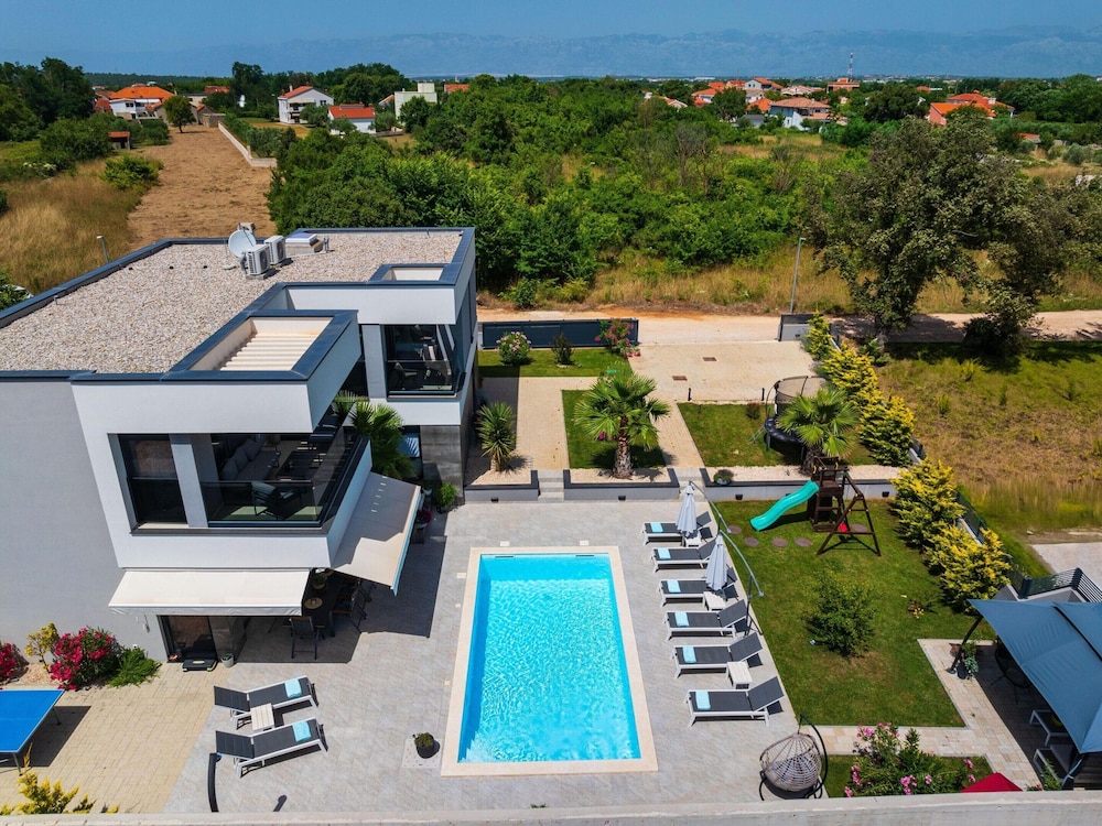 Villa Nina in Croatia Near the Adriatic Coast