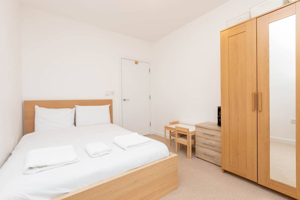 Spacious 2 Bedroom Flat With City Views in Bermondsey