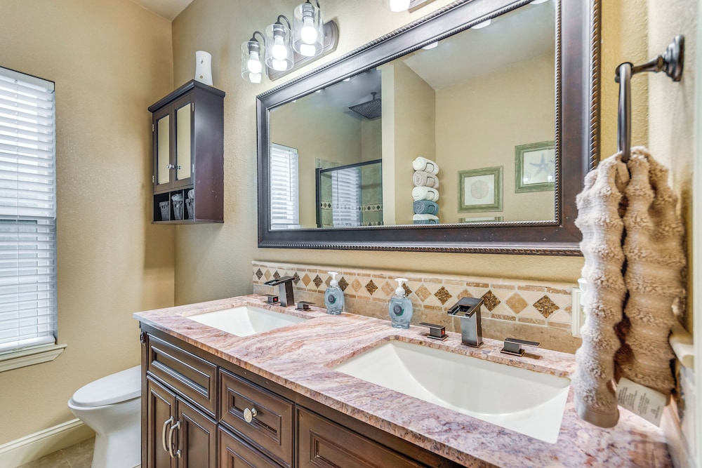 Spacious Yard! Navarre Home in Quiet Neighborhood