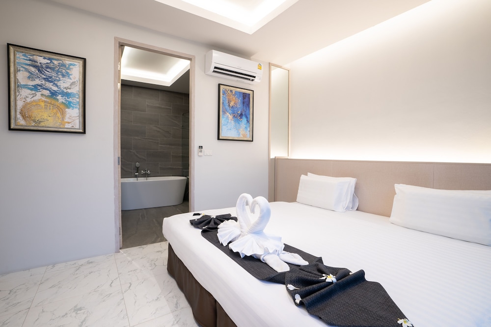 Gold Chariot Pool Villa view 2