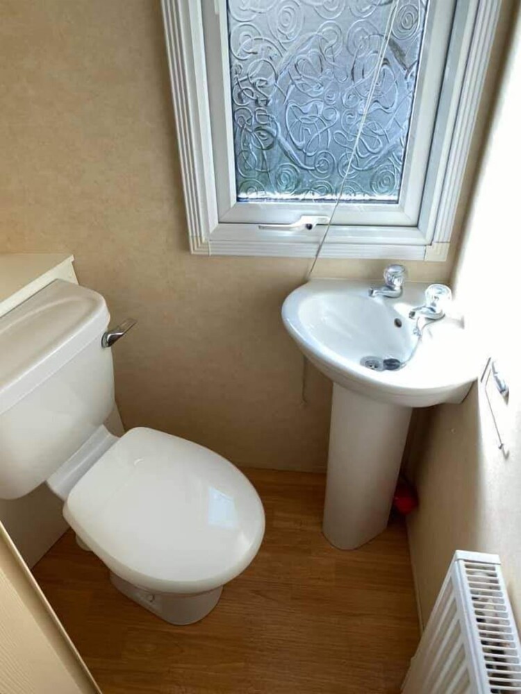 Lovely 3-bed Caravan in Skegness view 5