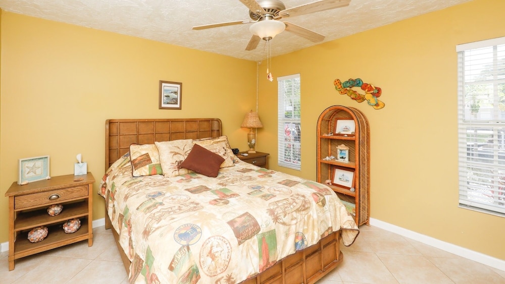 Lemon Bay Waterfront Condo W Patio, 5 Miles To Gulf Beaches 2 Bedroom Condo