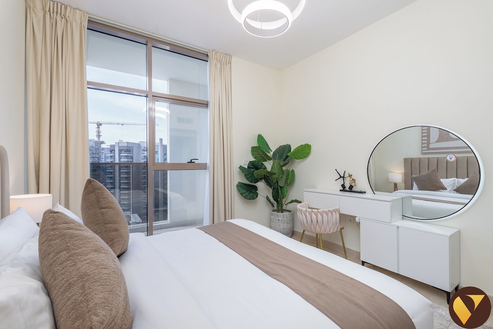 Elegant 2BR Canal View Near Dubai Mall
