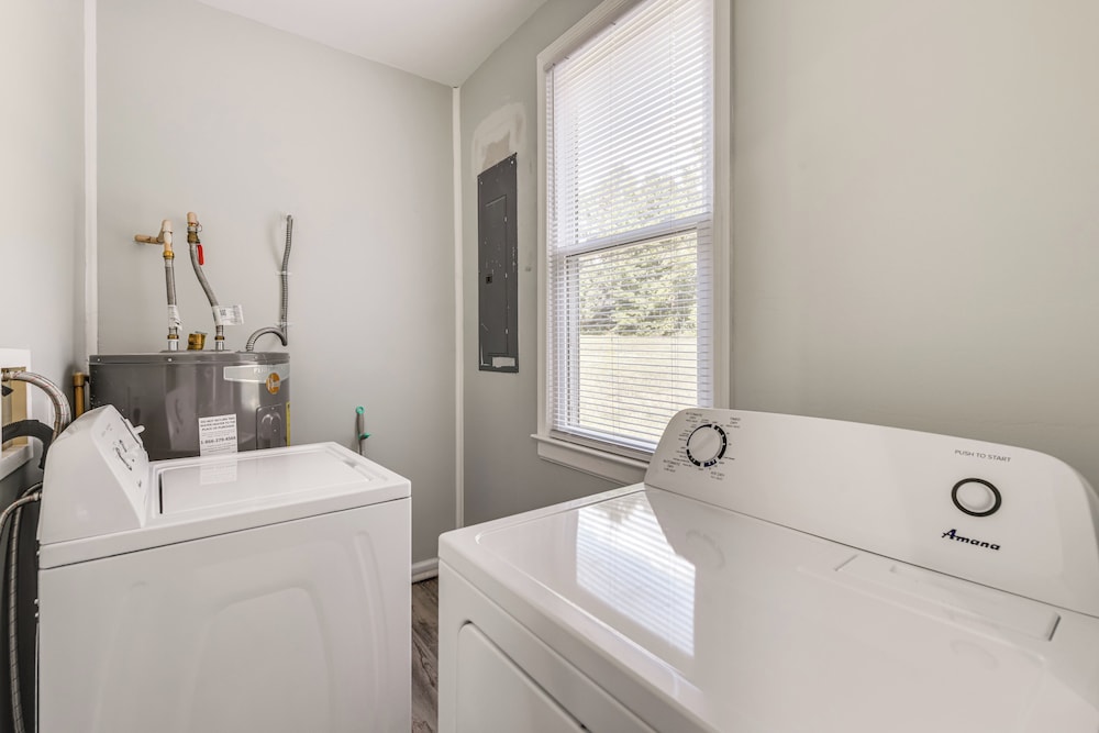 11 Mi to Fort Lee: 30-acre Retreat w/ Scenic Views