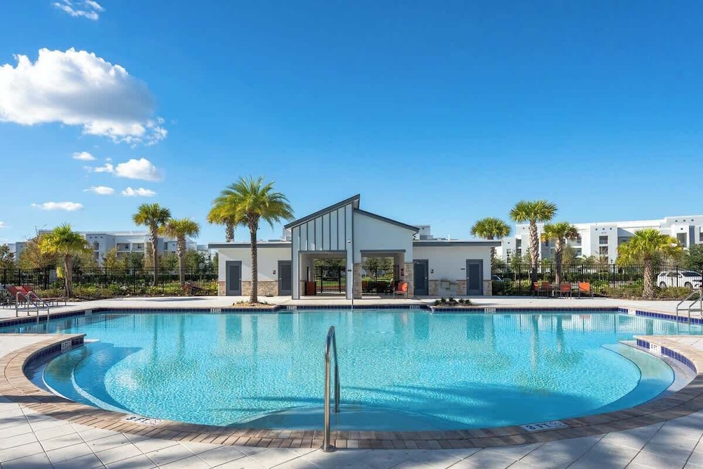 Sophisticated 6BR at Storey Lake