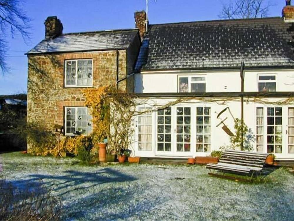 Holsworthy Vacations - Coles Cottage - Property Image 1