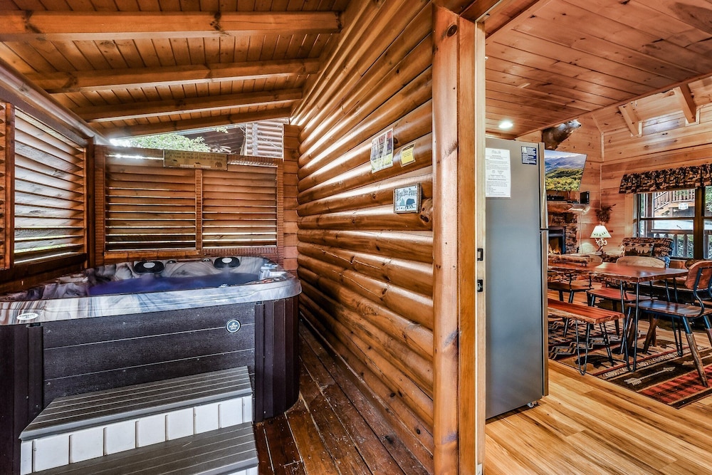 The Smoky Pines 2 Bedroom Cabin