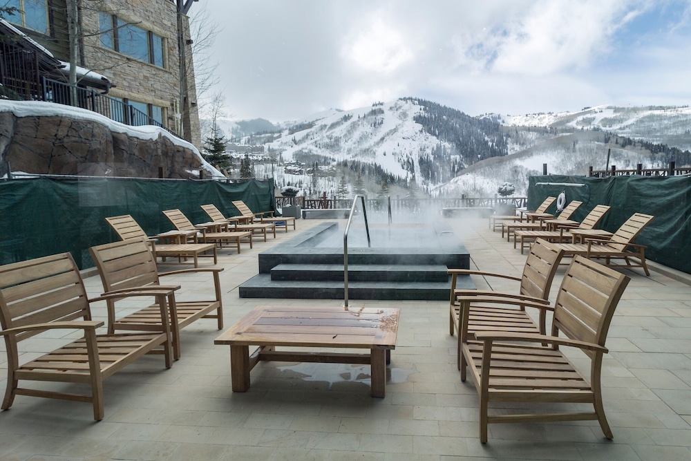 One Empire Pass Lodge at Deer Valley Resort - Four Bedroom Residence #401 4 Condo