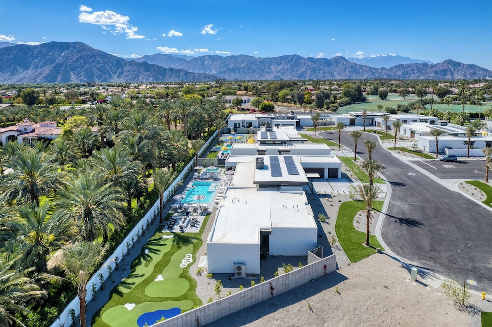 The Polo Villas by AvantStay – Modern Oasis Near Empire Polo Club