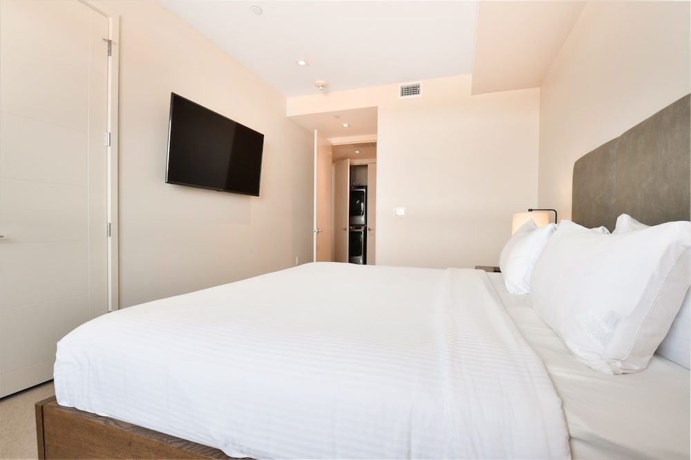 Mountain-Modern 2 Bedroom Ski in/Ski out Residence by RedAwning - Save 20% on 7+ Nights! view 4