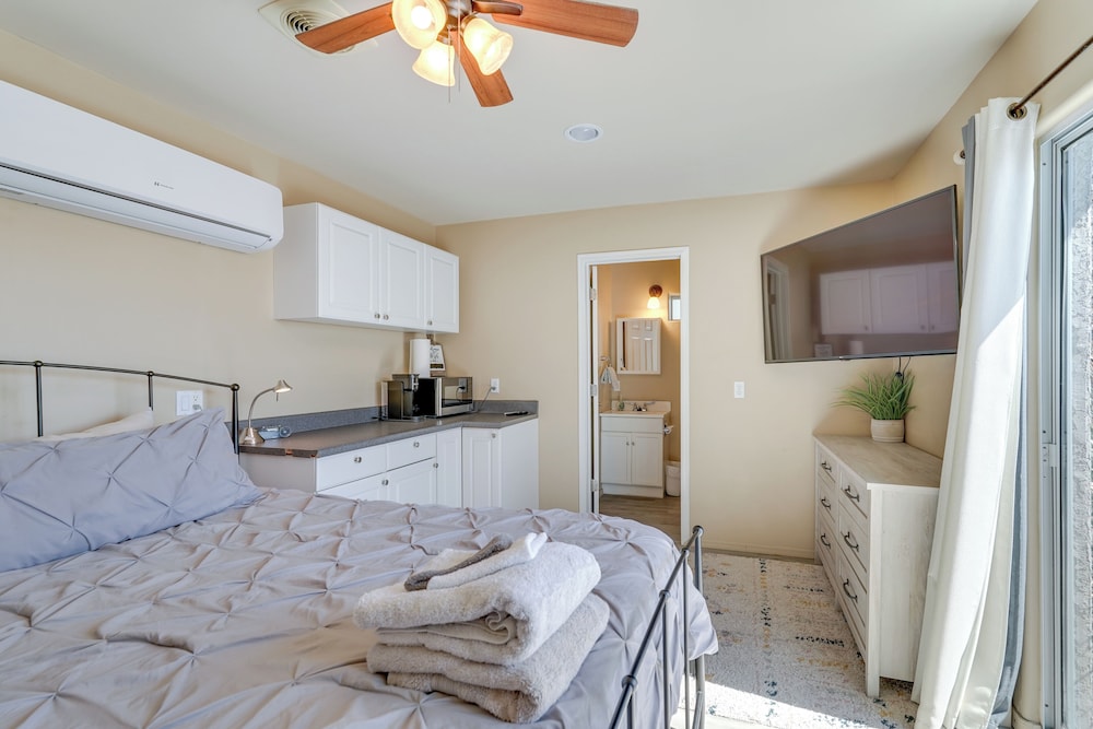 Havasu Paradise w/ Private Pool, Hot Tub & Casita!