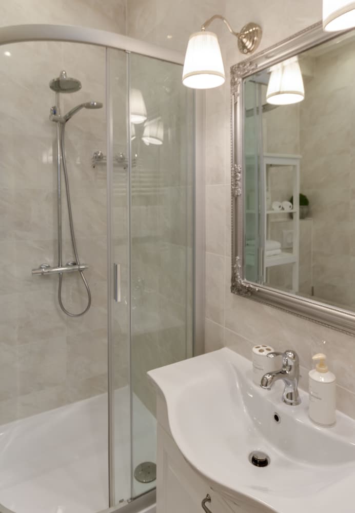 Chestnut & Eliza Suites - Superior Homes