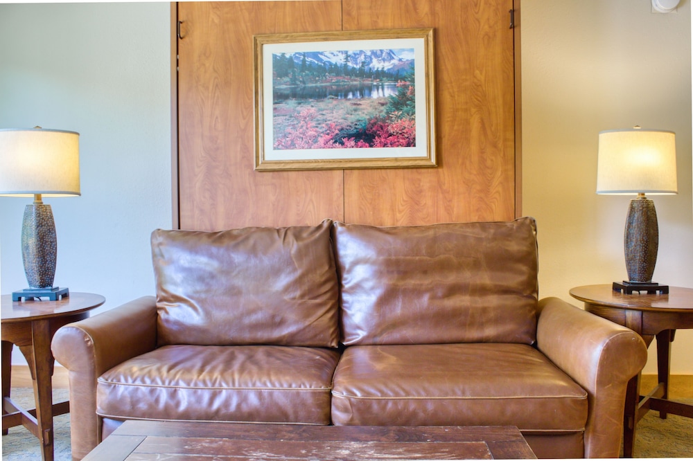 The Grand Lodge by Traverse Hospitality (No Resort Fees)