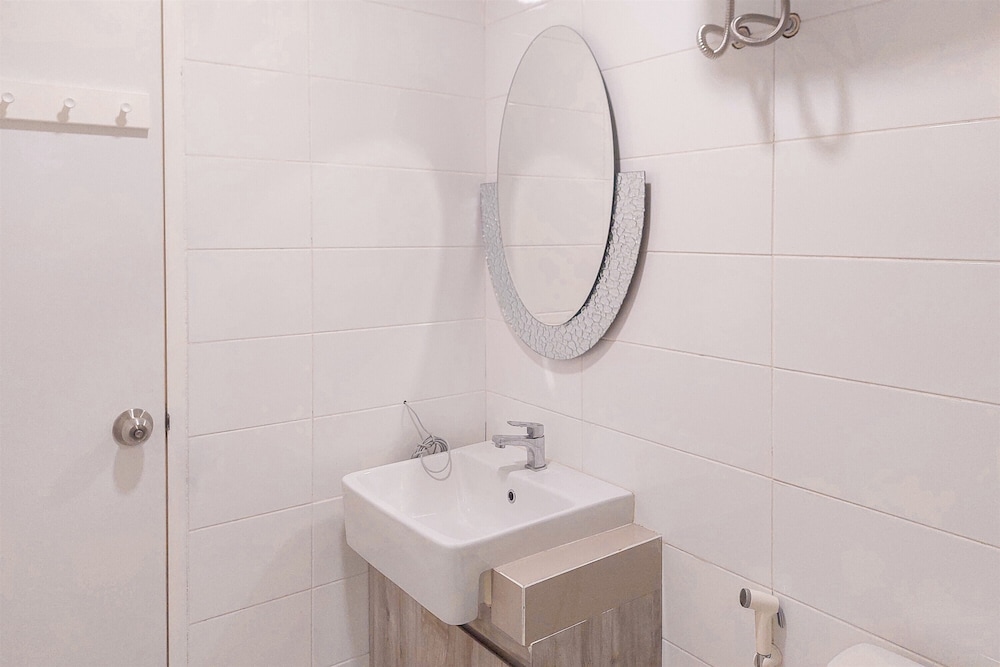 Good And Comfy 1Br Apartment At Tuscany Residence