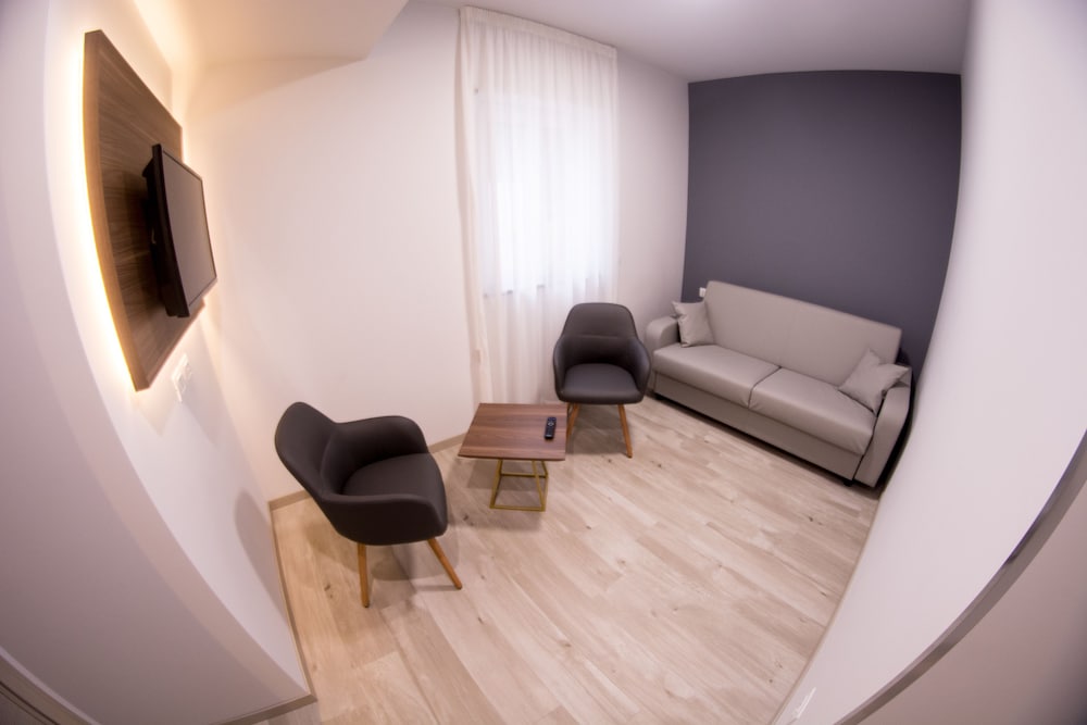 8 Room Hotel