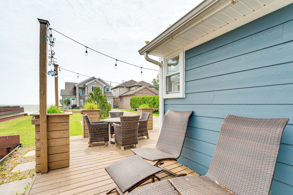 Canal-front St Clair Shores Home: 2 Mi to Dtwn