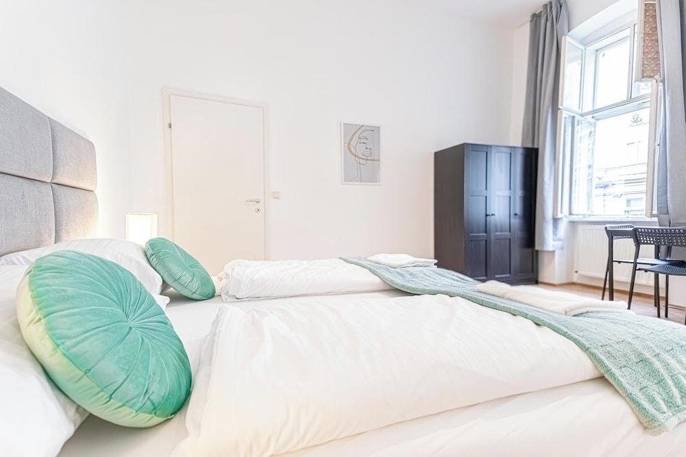 Budget 2BR Apt for 5 Wiener Stadthalle