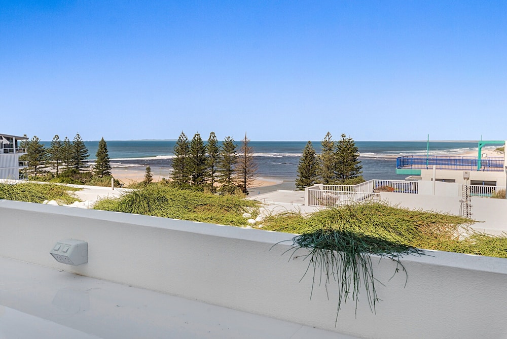 Luxury 5-floor Unit With Ocean Views Near Beach