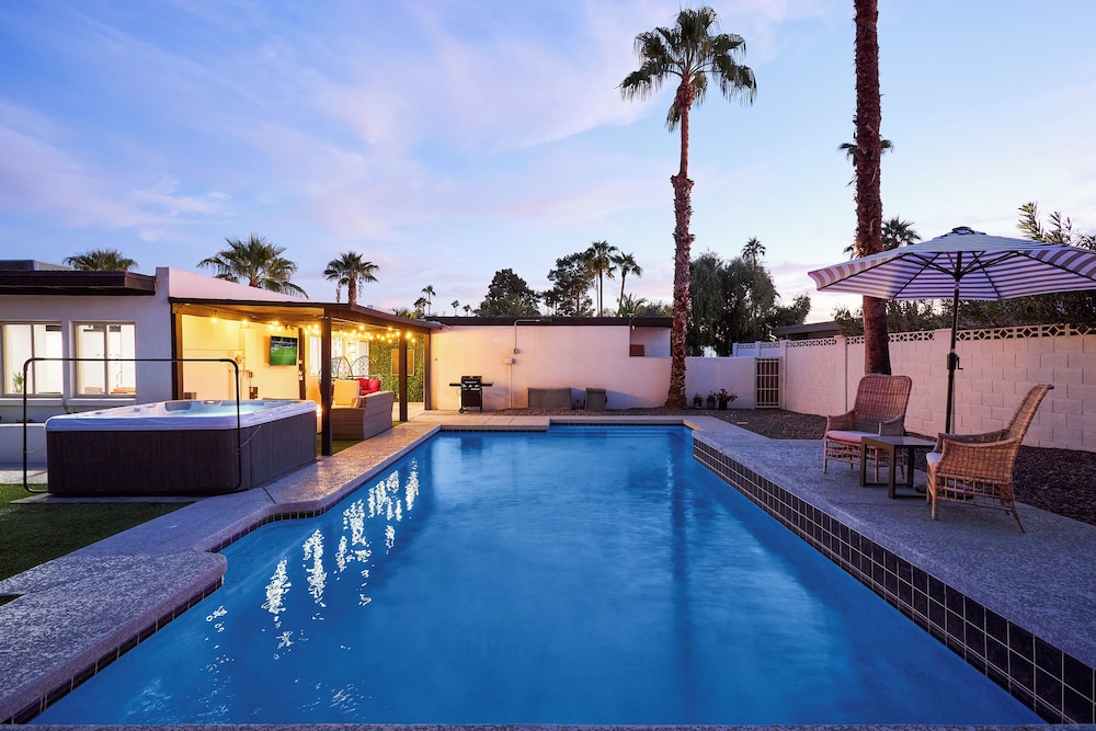 Desert Rose-hot Tub-pool Heat Avail-fire Pit-golf!