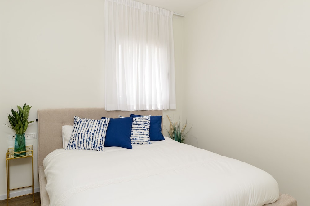 Design & Veranda next to Mahane Yehuda Market by FeelHome view 4