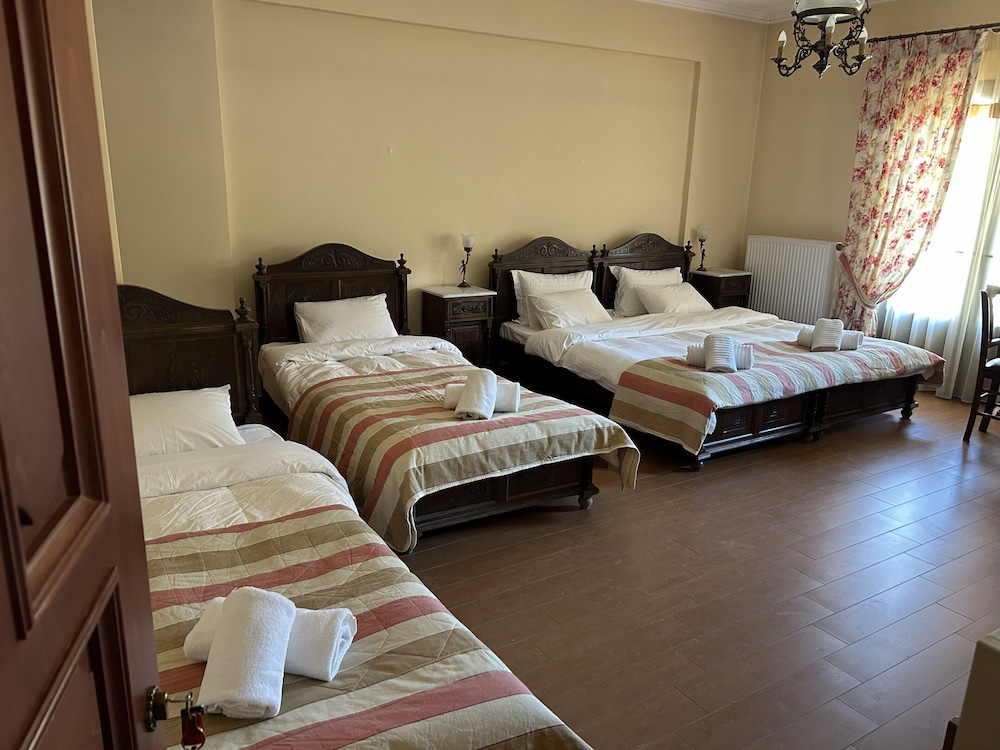 Aristarchos Lodge