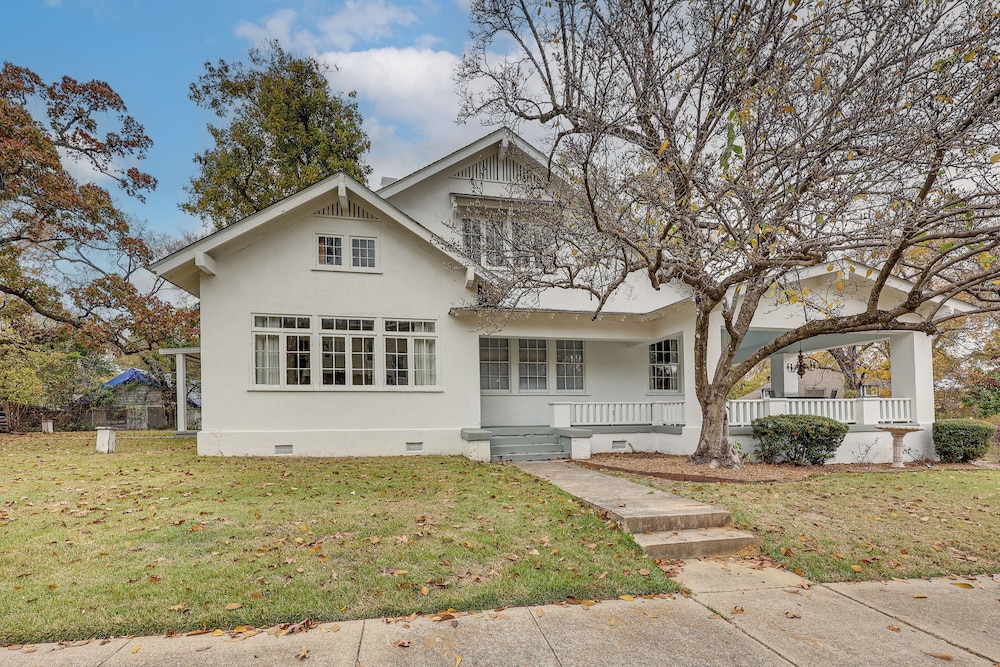 Walk to Dtwn Texarkana: Central Historic Home, photo 4