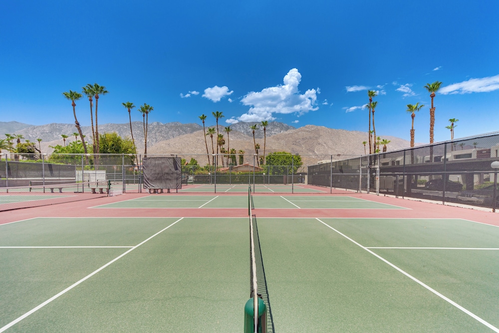 Mtn-view Condo w/ Pool Access in Palm Springs!