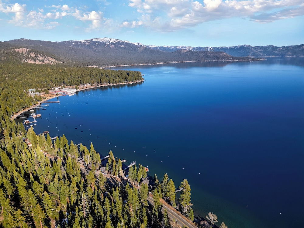 Lakeview Hideaway 3bdr for 8 w/ Private Hot Tub!