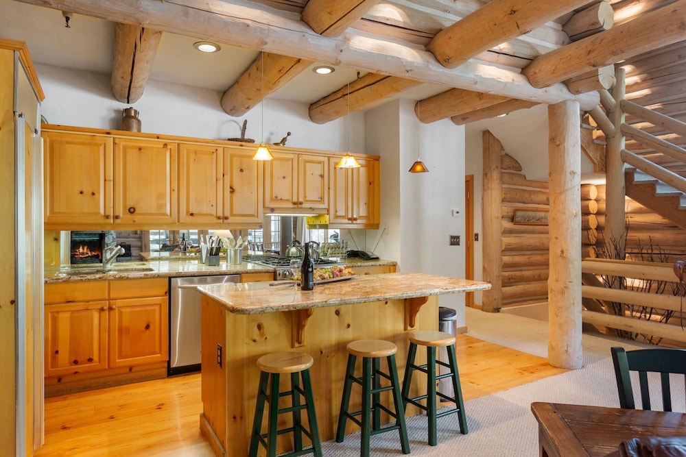 Pine Inn at Trail's End Lodge - Three Bedroom Residence with Spa #3 3 Condo