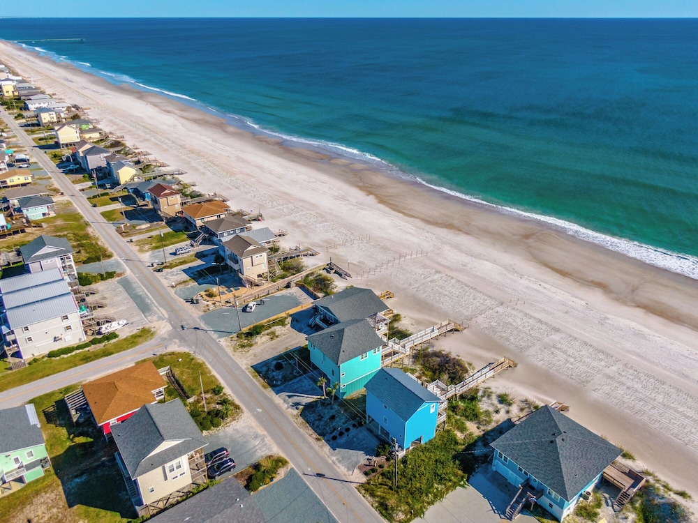 Sea Paradise Cottage by Topsail Realty
