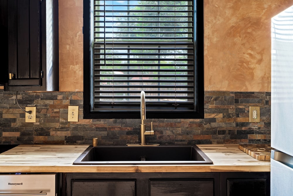 LUXX LODGE Glamping and Taos RV Park