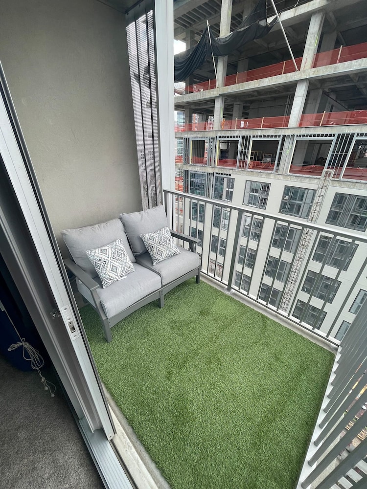 Royal Escape Midtown High Rise