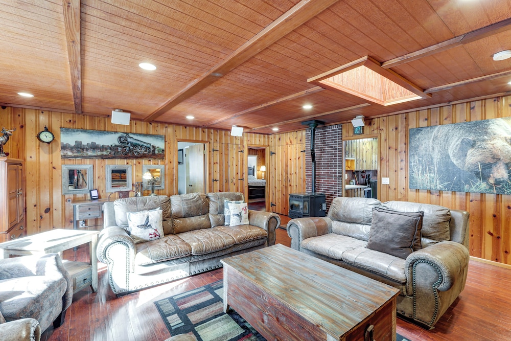 16 Mi to Mogollon Rim: Home w/ Deck in Payson!