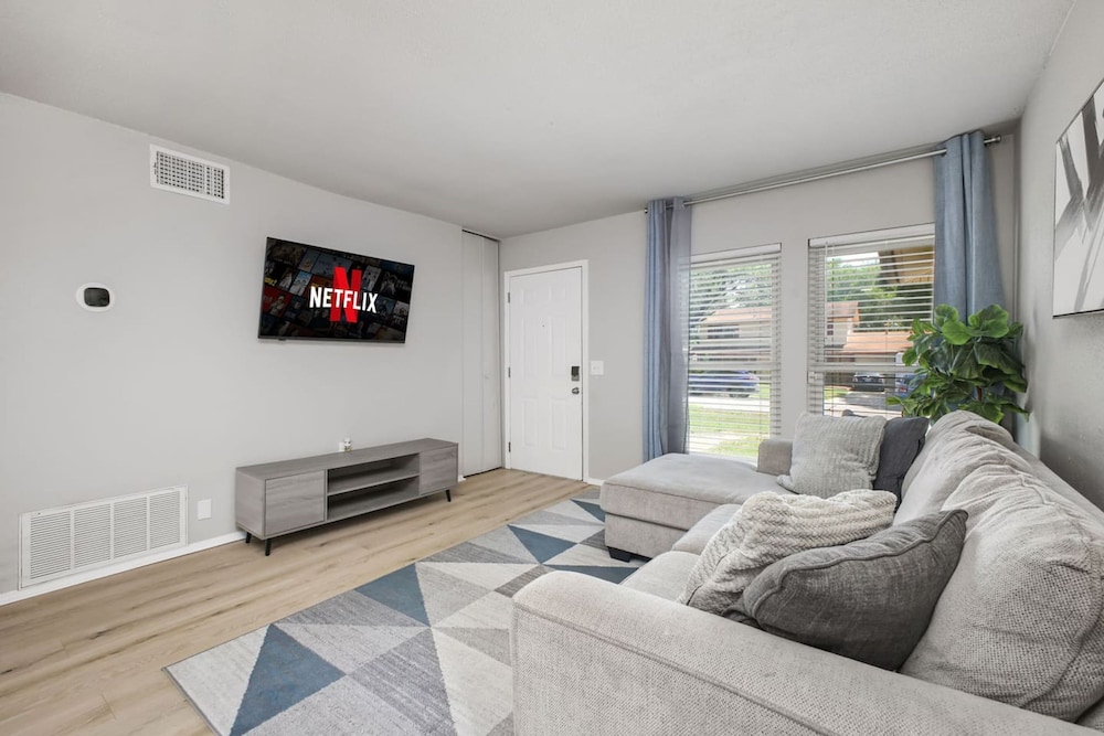 Cozy 3BR Home Family-friendly Near Attractions