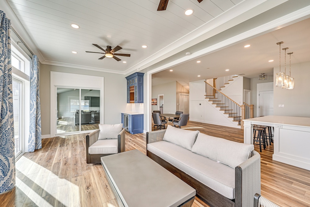 Views, Swimming & Family Fun: Chapman Lake Retreat