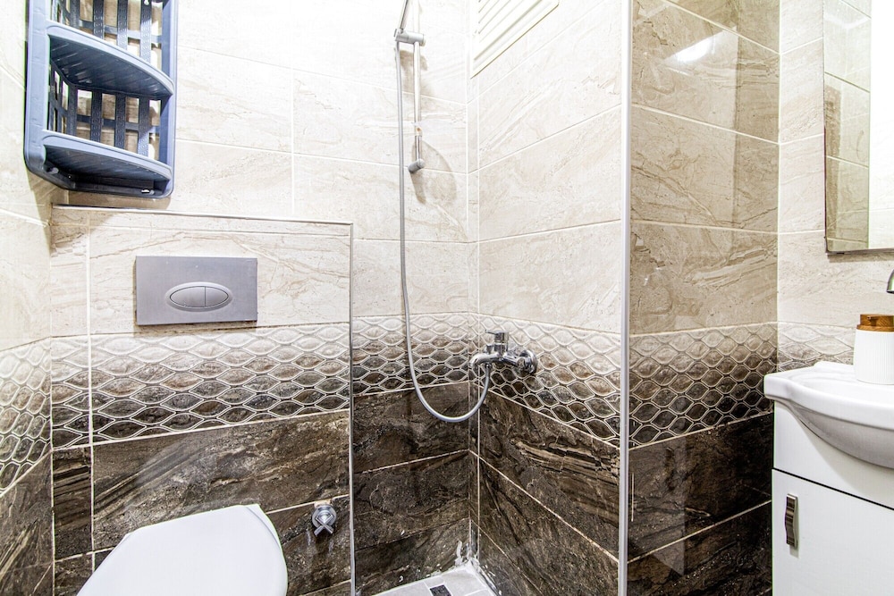 Modern Studio Flat Close to Profilo Shopping Mall