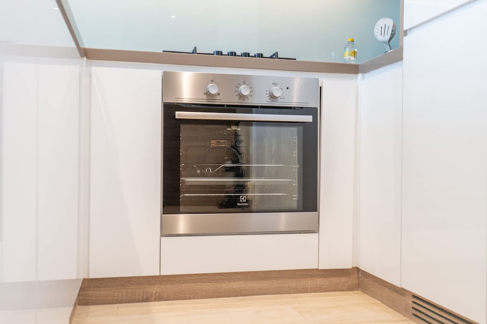 Sleek 1 Bedroom in Studio One With Great Amenities