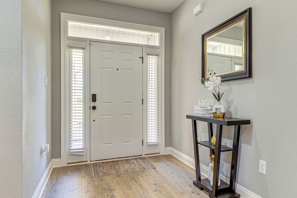 Suburban Bliss! Cozy Home w/ Neighborhood Perks