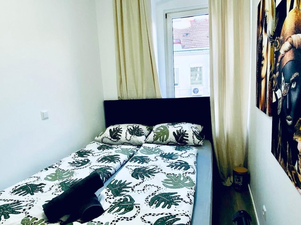 7BR Apt for 15P Near Schönbrunn