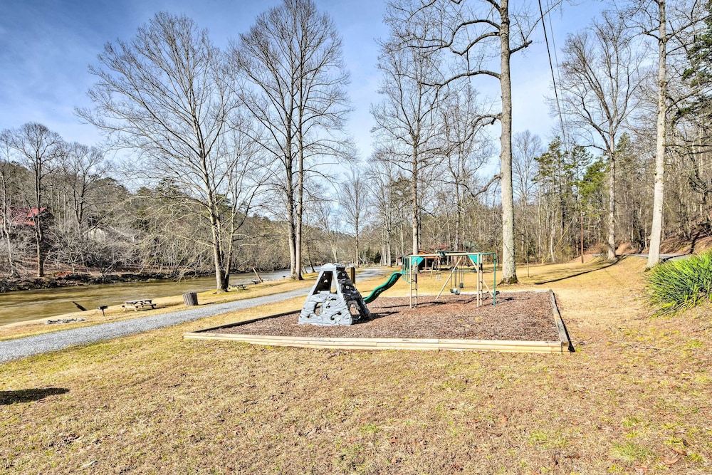 Cozy Ellijay Cabin: Hot Tub, Yard, & Resort Access