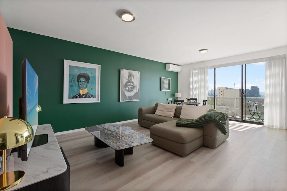 Bright Stay in Sydney With Harbour Bridge Views