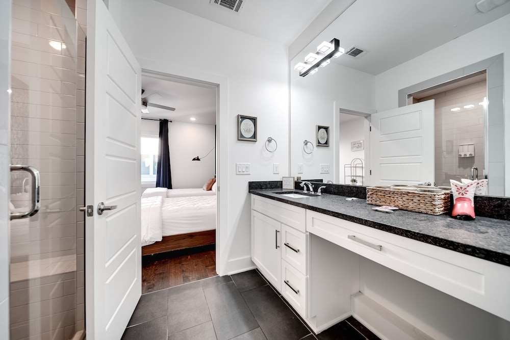 Nashville Vibes 4 Bedroom Townhouse