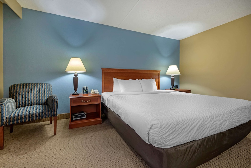 Lexington Vacations - Clarion Hotel Conference Center - North - Property Image 49