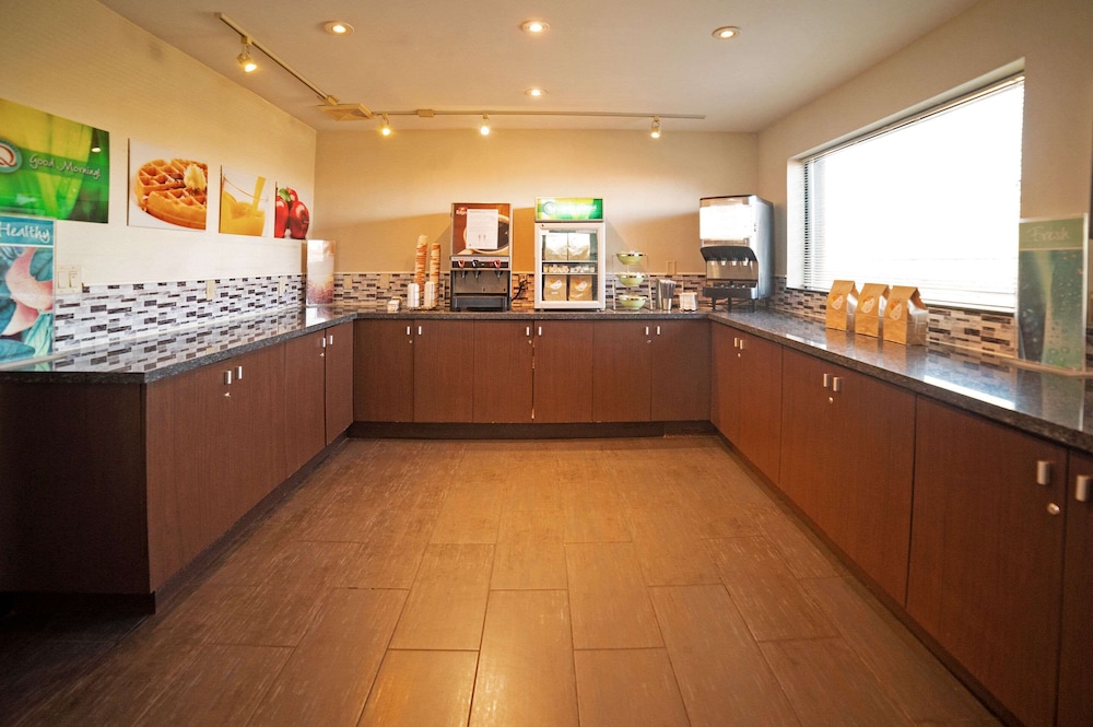 Quality Hotel - Property Image 1