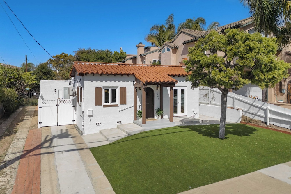 La Jolla Stay w/ Firepit & Walk to Beach Arenas