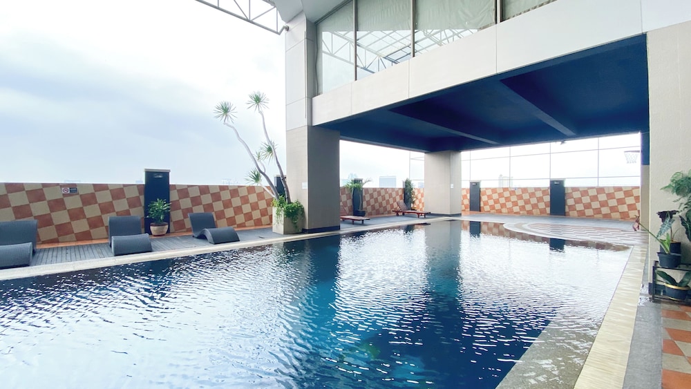 Warm Wood Accents Studio At Mangga Dua Apartment