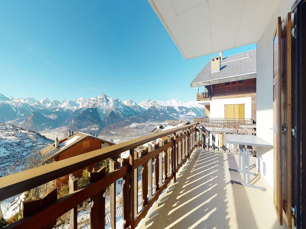 Apartment With Front Balcony