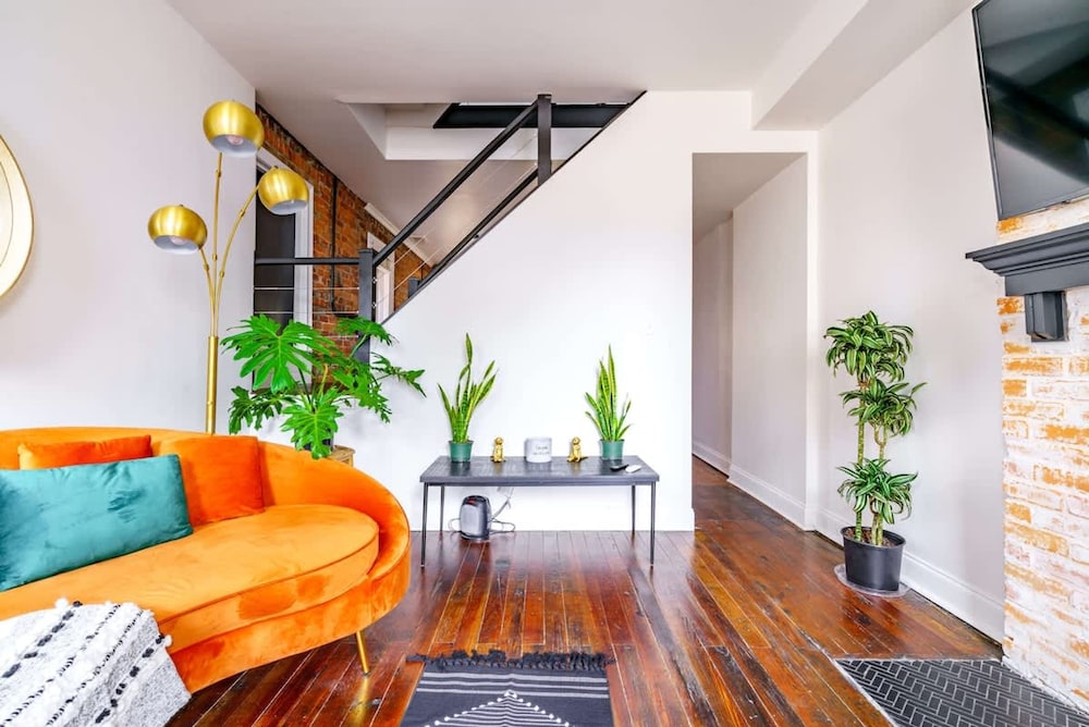 Urban Jungle Prime Location Parking Free Pet